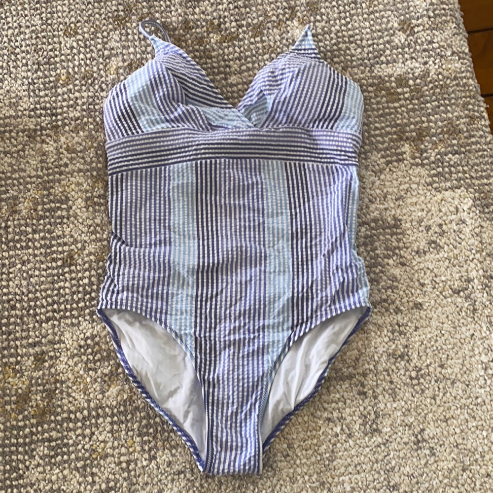 Vineyard vines seersucker suit
